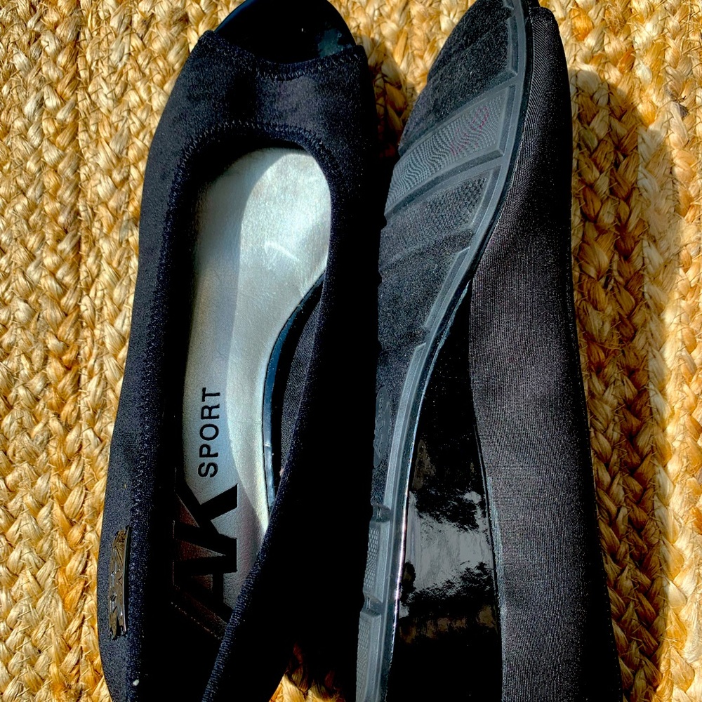 Black wedge shoes